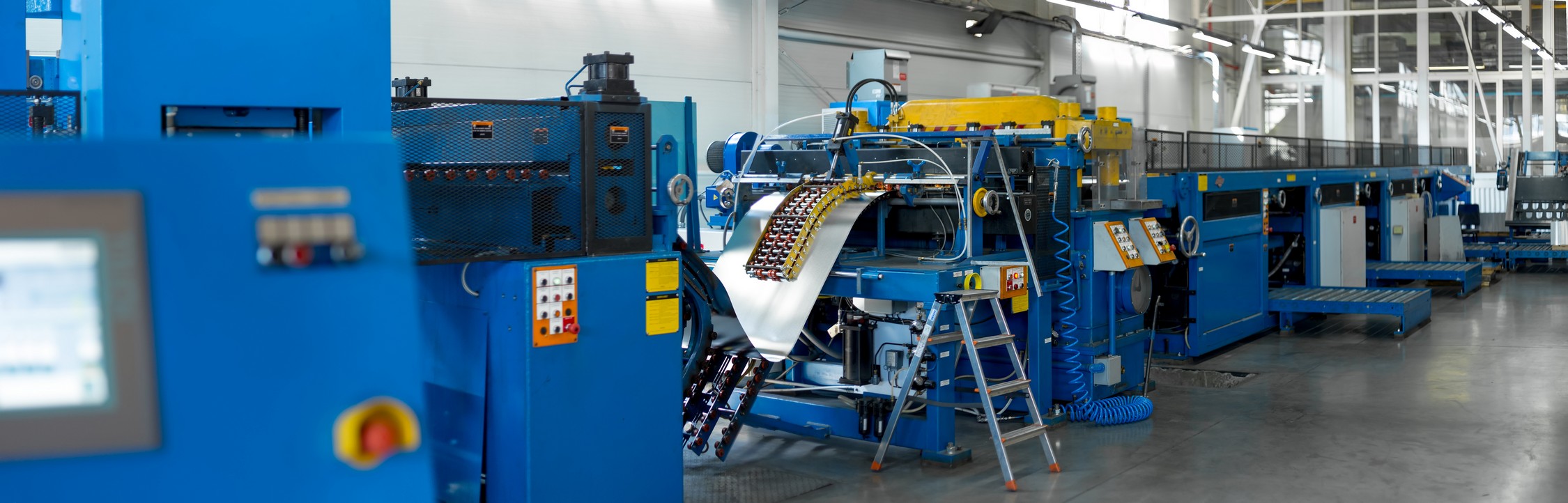 conveyor for cutting sheet metal, shop for metal drawing